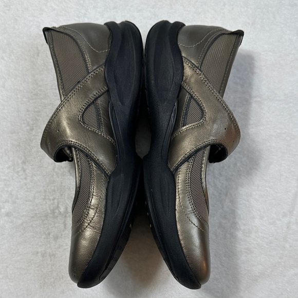 Clarks~Wave~Cruise Women's Size 7 Metallic Leather Comfort Mary Jane Shoes Flats - Picture 11 of 16